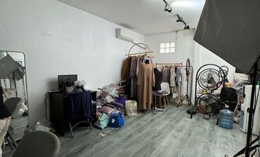 Dijual Rumah Luas Ex Konveksi di Komplek Pharmindo