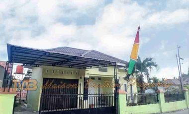 DIJUAL ATAU DISEWAKAN RUMAH 1LANTAI FULLY FURNISH DI BAMBU KUNING TENAYAN RAYA PEKAN BARU