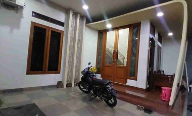 DIJUAL RUMAH HOOK 2 LANTAI JATIBENING DEKAT LRT JATIWARINGIN SELANGKAH KE JAKARTA
