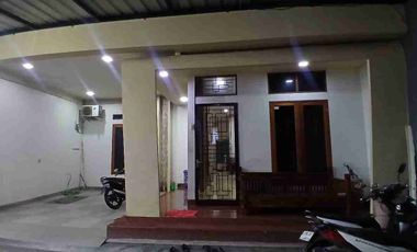 DIJUAL RUMAH HOOK 2 LANTAI JATIBENING DEKAT LRT JATIWARINGIN SELANGKAH KE JAKARTA