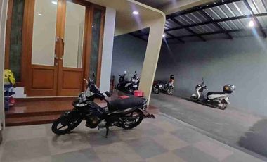 DIJUAL RUMAH HOOK 2 LANTAI JATIBENING DEKAT LRT JATIWARINGIN SELANGKAH KE JAKARTA