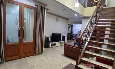 DIJUAL RUMAH HOOK 2 LANTAI JATIBENING DEKAT LRT JATIWARINGIN SELANGKAH KE JAKARTA