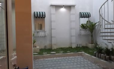 Dijual Rumah Manyar Rejo