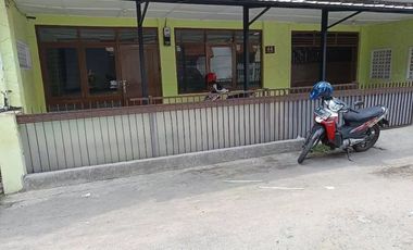 MURAH*DISEWAKAN RUMAH LUAS LOKASI STRATEGIS DI SAYAP JALAN JAKARTA KOTA BANDUNG