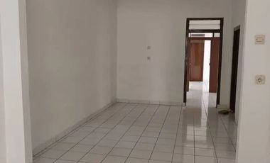 MURAH*DISEWAKAN RUMAH LUAS LOKASI STRATEGIS DI SAYAP JALAN JAKARTA KOTA BANDUNG