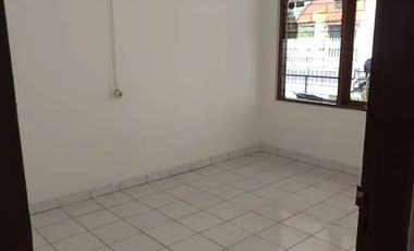 MURAH*DISEWAKAN RUMAH LUAS LOKASI STRATEGIS DI SAYAP JALAN JAKARTA KOTA BANDUNG