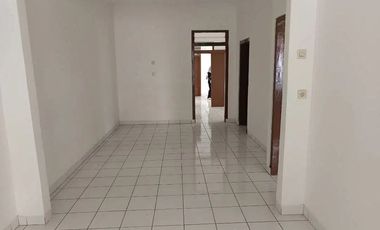 MURAH*DISEWAKAN RUMAH LUAS LOKASI STRATEGIS DI SAYAP JALAN JAKARTA KOTA BANDUNG