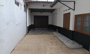 MURAH*DISEWAKAN RUMAH LUAS LOKASI STRATEGIS DI SAYAP JALAN JAKARTA KOTA BANDUNG