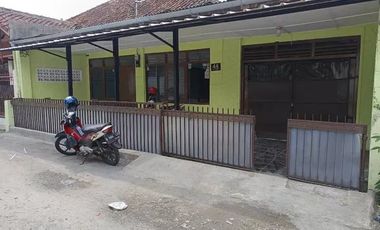 MURAH*DISEWAKAN RUMAH LUAS LOKASI STRATEGIS DI SAYAP JALAN JAKARTA KOTA BANDUNG