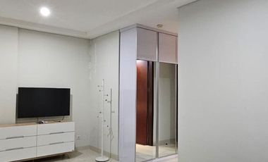 Town House Puri Mansion Full Furnished View Kolam Renang