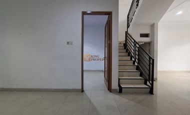 Hunian keluarga Nyaman Siap Huni, Disewakan Rumah 2,5 Lantai Di Jln Rawa Kepa Raya Tomang Dekat Jalan Utama Area Bebas Banjir Dekat SPBU Tomang