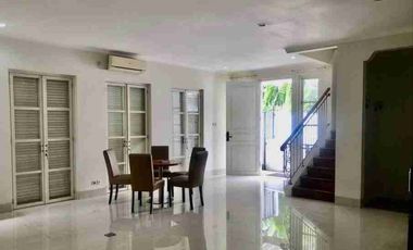 Townhouse Dua Kemang dengan S Pool di Lokasi Strategis