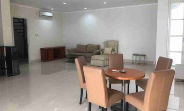 Townhouse Dua Kemang dengan S Pool di Lokasi Strategis