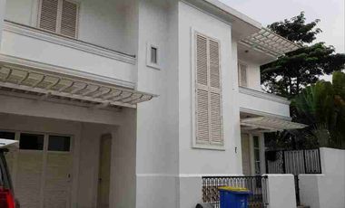 Townhouse Dua Kemang dengan S Pool di Lokasi Strategis