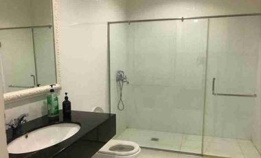 Townhouse Dua Kemang dengan S Pool di Lokasi Strategis