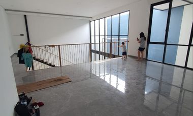 DIJUAL Rumah Gudang Sutorejo Selatan