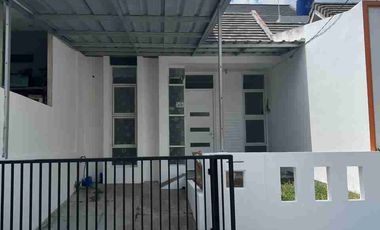 RUMAH  NEMPEL BSD CITY, SEBELAH WALIKOTA TANGERANG SELATAN