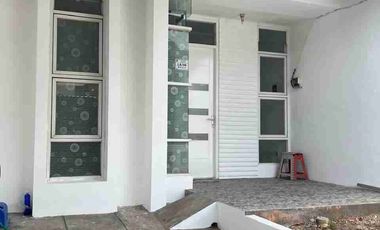 RUMAH  NEMPEL BSD CITY, SEBELAH WALIKOTA TANGERANG SELATAN