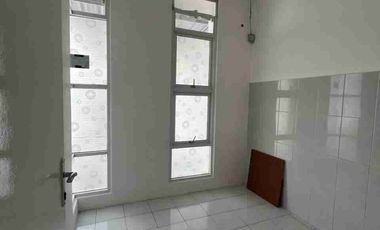 RUMAH  NEMPEL BSD CITY, SEBELAH WALIKOTA TANGERANG SELATAN