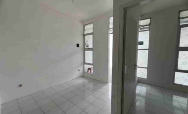 RUMAH  NEMPEL BSD CITY, SEBELAH WALIKOTA TANGERANG SELATAN