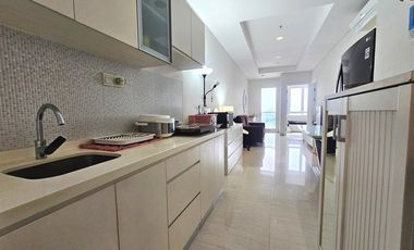 Selangkah ke Central Park Mall  Disewakan 2BR Grand Madison Furnished Mewah & Homey – Siap Huni