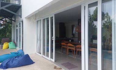 Dijual Villa Mewah Suasana Sejuk View Indah di Dago Bandung