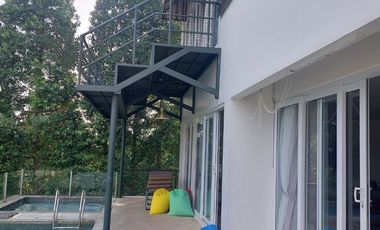 Dijual Villa Mewah Suasana Sejuk View Indah di Dago Bandung