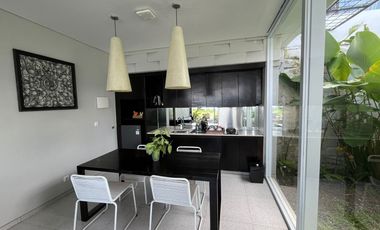 Dijual dengan private pool & fully furnished 𝗩𝗜𝗟𝗟𝗔𝗧𝗘𝗟 𝗧𝗪𝗢 𝗕𝗘𝗗𝗥𝗢𝗢𝗠 𝗣𝗘𝗖𝗔𝗧𝗨