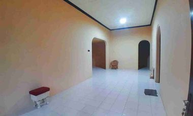 rumah strategis tepi jalan area bisnis dekat Lottemart Solo