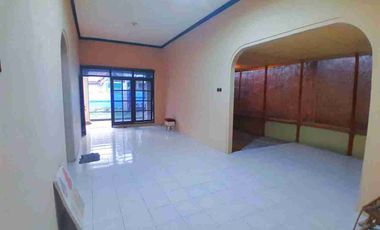 rumah strategis tepi jalan area bisnis dekat Lottemart Solo