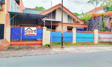 rumah strategis tepi jalan area bisnis dekat Lottemart Solo