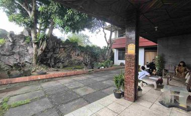 rumah vintage luas tengah kota Solo sebelah jl gatsoe nego bebas
