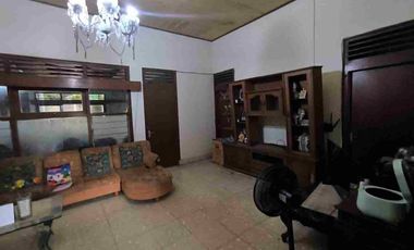 rumah vintage luas tengah kota Solo sebelah jl gatsoe nego bebas
