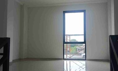 Disewakan Ruko Baru Gress 3 Lantai di Florencia Regency Sidoarjo