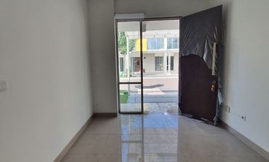 4 BEDROOM HOUSE FOR SALE PIK2. CHEAP!