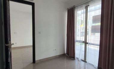 4 BEDROOM HOUSE FOR SALE PIK2. CHEAP!