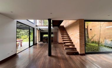 Casa en Arriendo en Alto de Palmas Envigado, Antioquia