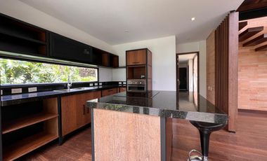 Casa en Arriendo en Alto de Palmas Envigado, Antioquia