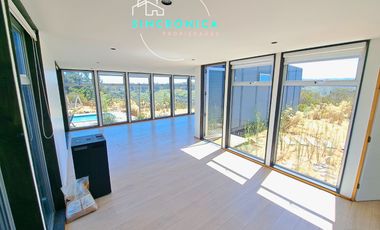 SE ARRIENDA HERMOSA PARCELA CON VISTA AL MAR Y PISCINA  EN LOMAS DE SAN GERONIMO, ALGARRONO