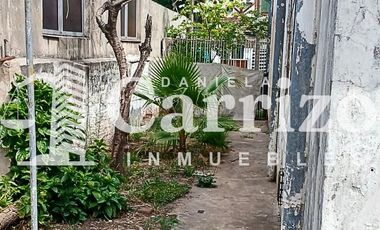 CASA EN VENTA A RECICLAR EN CALLE FALUCHO. MORON 700