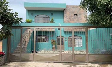 casa en venta por el Centinela