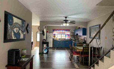 casa en venta por el Centinela