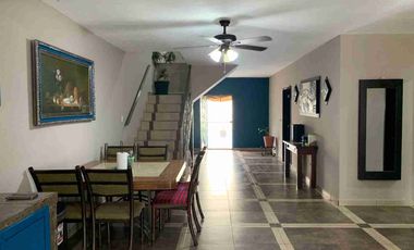 casa en venta por el Centinela