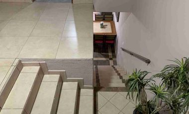 casa en venta por el Centinela