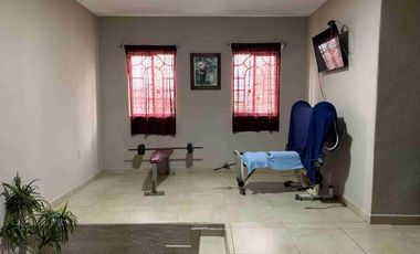 casa en venta por el Centinela