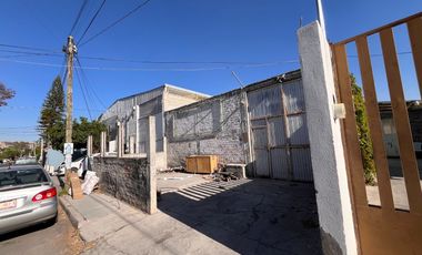 TERRENO COMERCIAL EN RENTA DE 250 M² CON BARDA PERIMETRAL, UBICACIÓN ESTRATÉGICA EN SATÉLITE, QUERÉTARO, Qro.