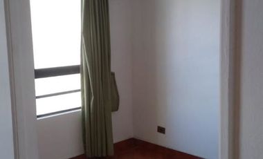 Arriendo depto 1D 1B en Santiago Centro (Huérfanos). Cocina equipada y amoblada. Bajos GGCC.