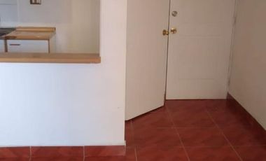 Arriendo depto 1D 1B en Santiago Centro (Huérfanos). Cocina equipada y amoblada. Bajos GGCC.
