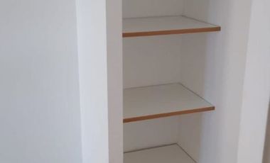 Arriendo depto 1D 1B en Santiago Centro (Huérfanos). Cocina equipada y amoblada. Bajos GGCC.