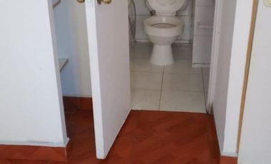 Arriendo depto 1D 1B en Santiago Centro (Huérfanos). Cocina equipada y amoblada. Bajos GGCC.